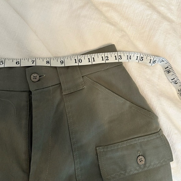 Vintage Army Green Cargo Shorts - Picture 4 of 5